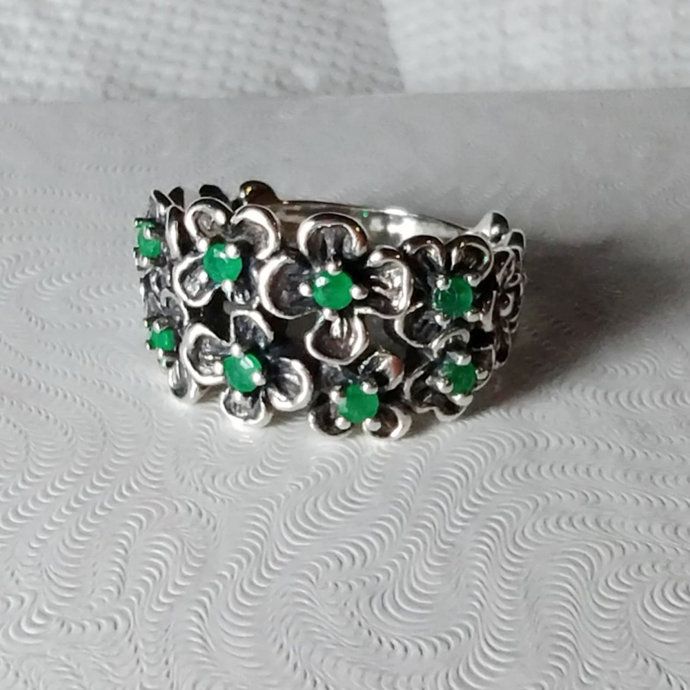 Sz 9 925 Silver Emerald Centered 4 Petal Flowers Bright Green Sterling PZ